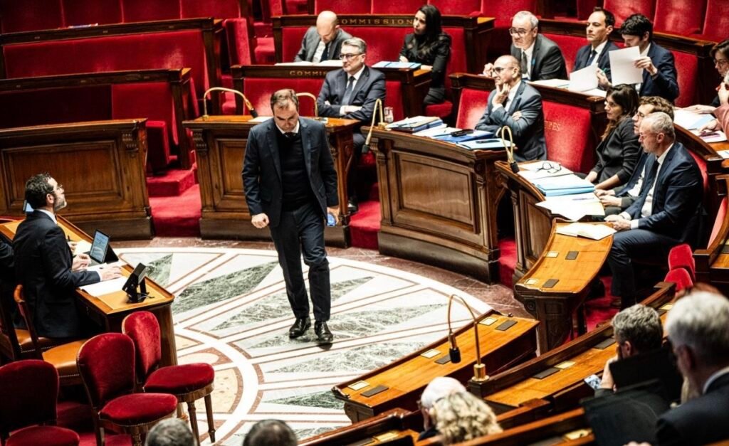 ة الديون الفرنسية تضغط على اليورو.. مخاوف من انتقال التوتر إلى منطقة العملة الموحدة
