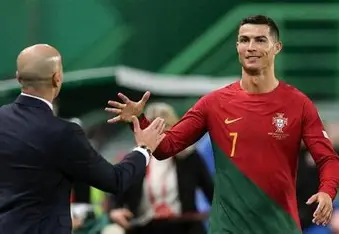 مدرب البرتغال مهدد بالتحقيق التأديبي بعد خلافه مع كريستيانو رونالدو