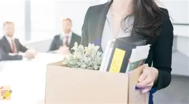 إنهاء خدمة الموظف بسبب الغياب.. ما الذي يجب فحصه قبل اتخاذ القرار؟
