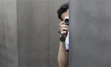 تصوير الأشخاص دون إذن في مصر.. متى تتحول الواقعة إلى مخالفة قانونية؟