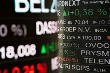الأسهم العالمية ترتفع قبل قرارات البنوك المركزية.. هل تستعيد الأسواق ثقتها في الذكاء الاصطناعي؟