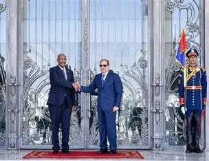 السودان ومصر في مواجهة أزمة جديدة.. ماذا حمل لقاء السيسي والبرهان في العلمين؟
