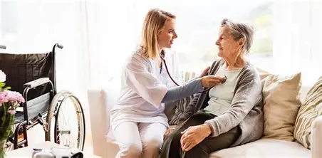 اقتصاد الرعاية الصحية المنزلية عالميًا.. كيف تتغير الخدمات مع ارتفاع الطلب على الرعاية؟