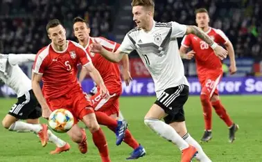 يويفا يعاقب صربيا بسبب العنصرية.. مباراة ألمانيا دون جماهير وغرامة 129.5 ألف يورو