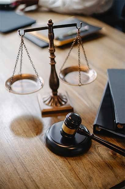 من النشر إلى التوزيع.. ماذا يقول القانون عن تداول المحتوى المخالف؟